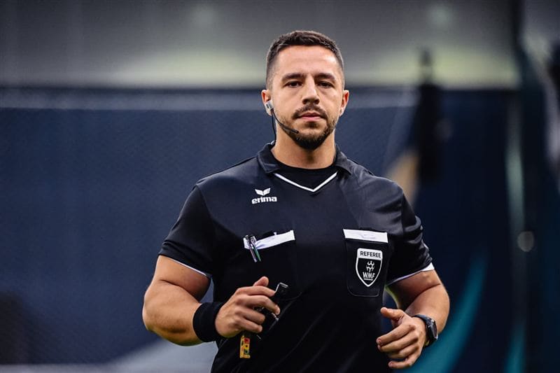 Tomáš Sýkora v rozhodcovském dresu World Minifootball Federation